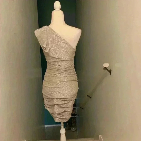 Express gold ruched one shoulder dress size 4 - Picture 7 of 8